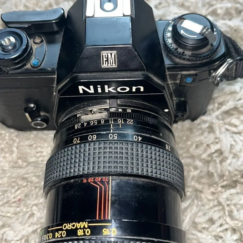 Vintage Nikon EM, interchangeable lenses, 35mm Single SLR F = 28–70 MM Marco Len